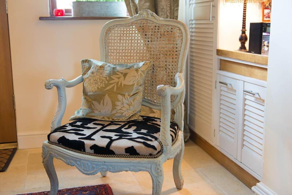 Meddlars A Historic Cottage On The Countryside Edge Of A Vibrant Market Town Hadleigh  Eksteriør bilde