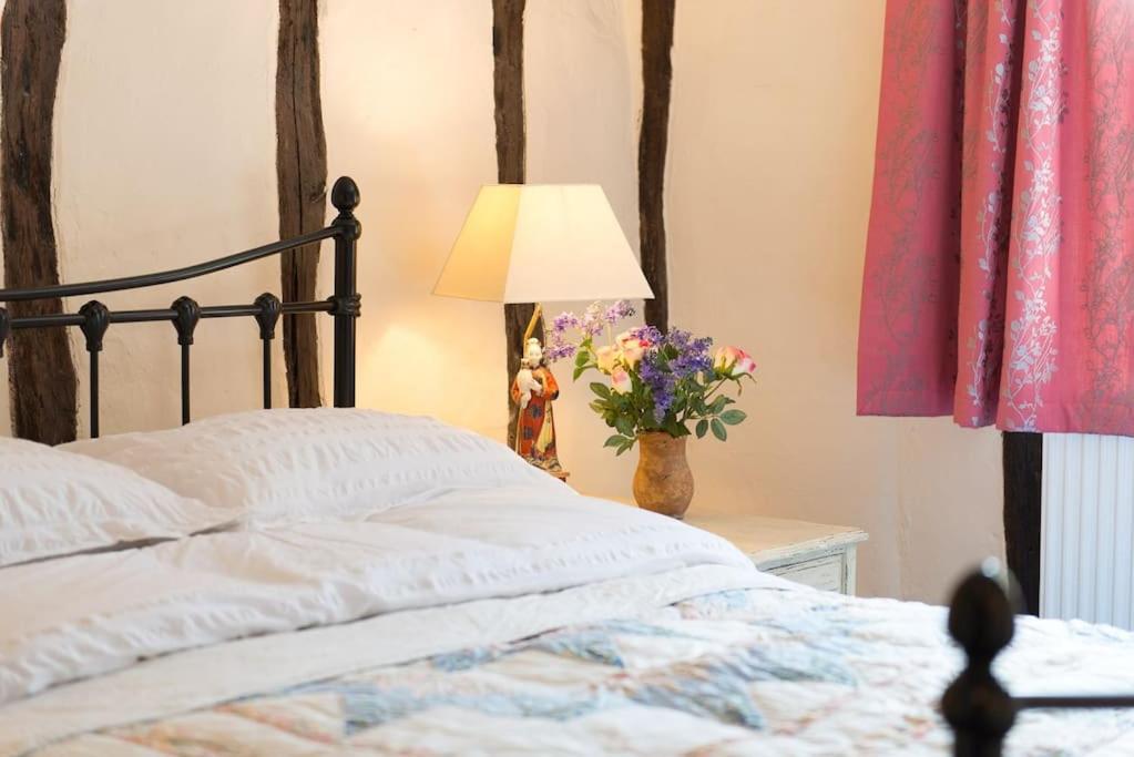Meddlars A Historic Cottage On The Countryside Edge Of A Vibrant Market Town Hadleigh  Eksteriør bilde
